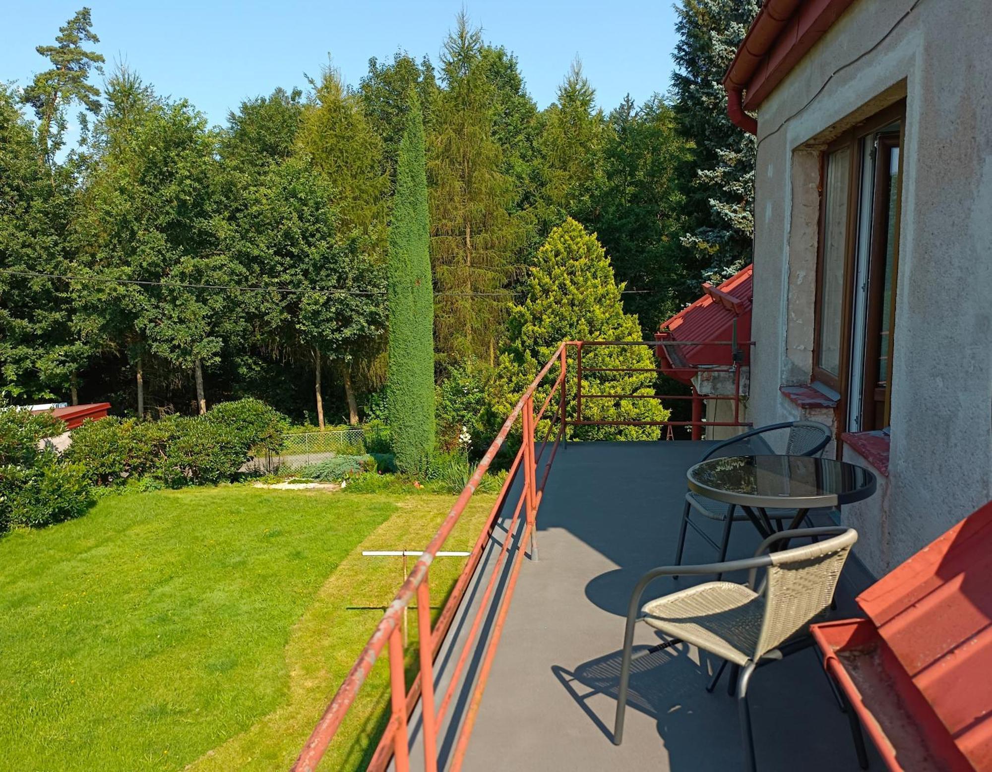 Apartman Za Lesem Cerveny Kostelec Exterior photo